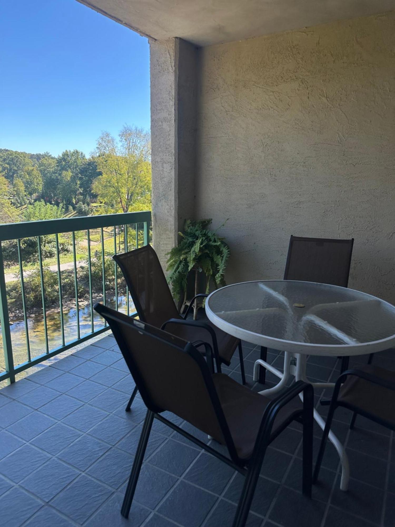 River Place Condos #409 1Bd, 2Bath Pigeon Forge Exterior photo